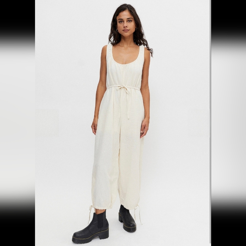 Women's Urban Outfitters Palmer Linen Jumpsuit Size Medium